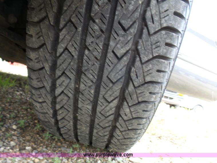 image for item J4105 2005 Ford Taurus SE