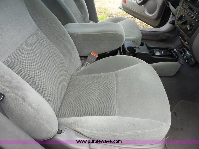 image for item J4105 2005 Ford Taurus SE