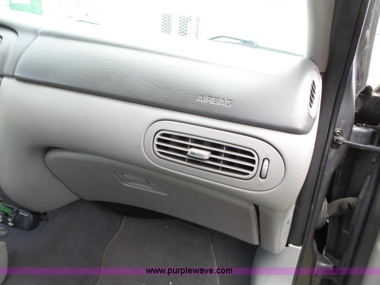 image for item J4105 2005 Ford Taurus SE