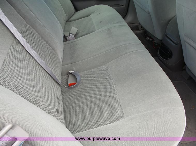 image for item J4105 2005 Ford Taurus SE