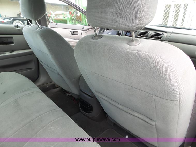 image for item J4105 2005 Ford Taurus SE