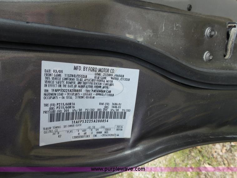 image for item J4105 2005 Ford Taurus SE