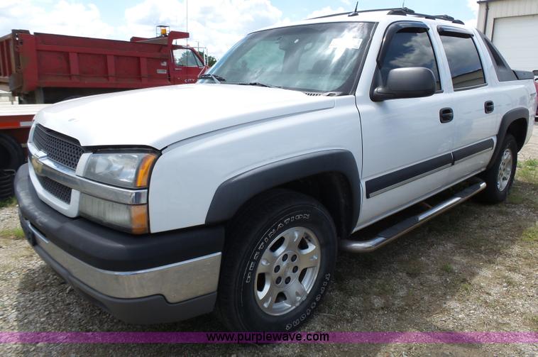 image for item J4106 2004 Chevrolet Avalanche pickup