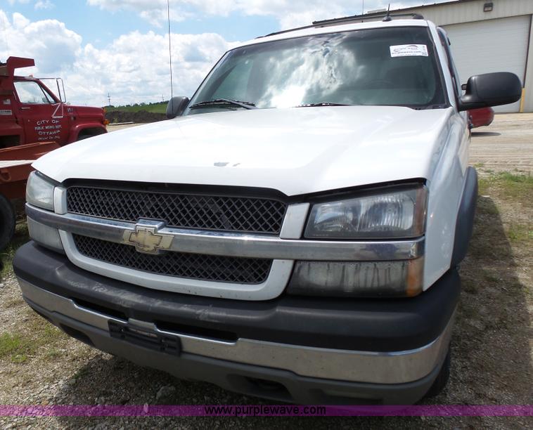 image for item J4106 2004 Chevrolet Avalanche pickup