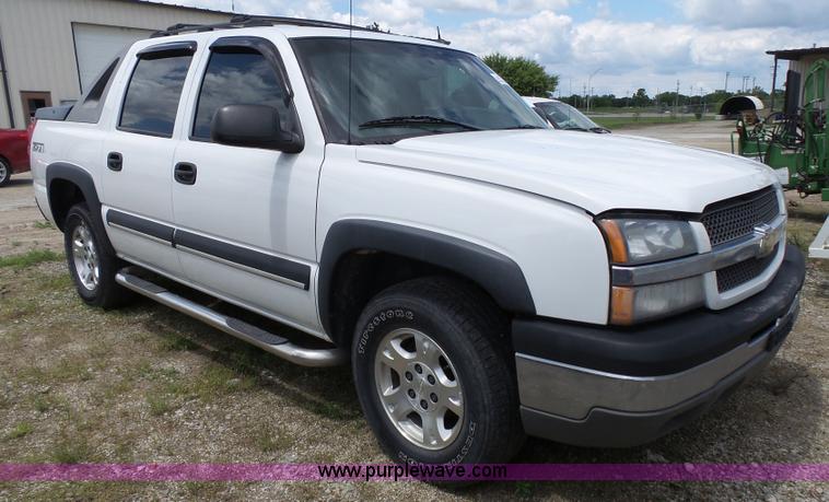 image for item J4106 2004 Chevrolet Avalanche pickup