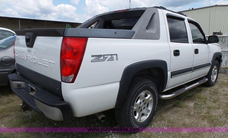 image for item J4106 2004 Chevrolet Avalanche pickup