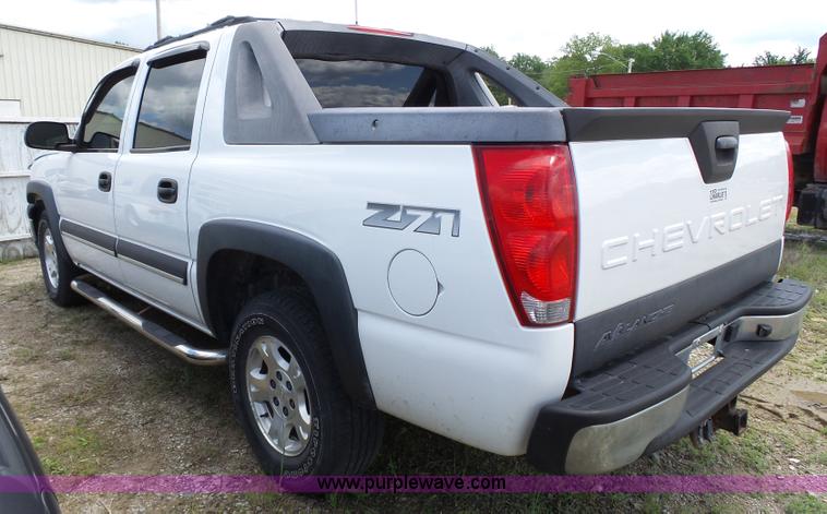 image for item J4106 2004 Chevrolet Avalanche pickup