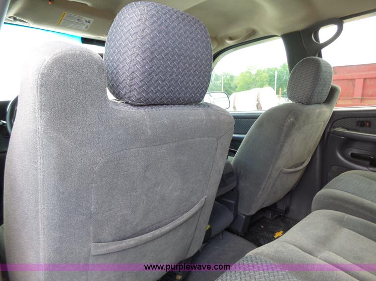 image for item J4106 2004 Chevrolet Avalanche pickup