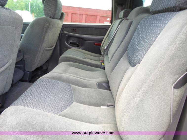 image for item J4106 2004 Chevrolet Avalanche pickup