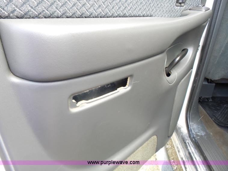 image for item J4106 2004 Chevrolet Avalanche pickup