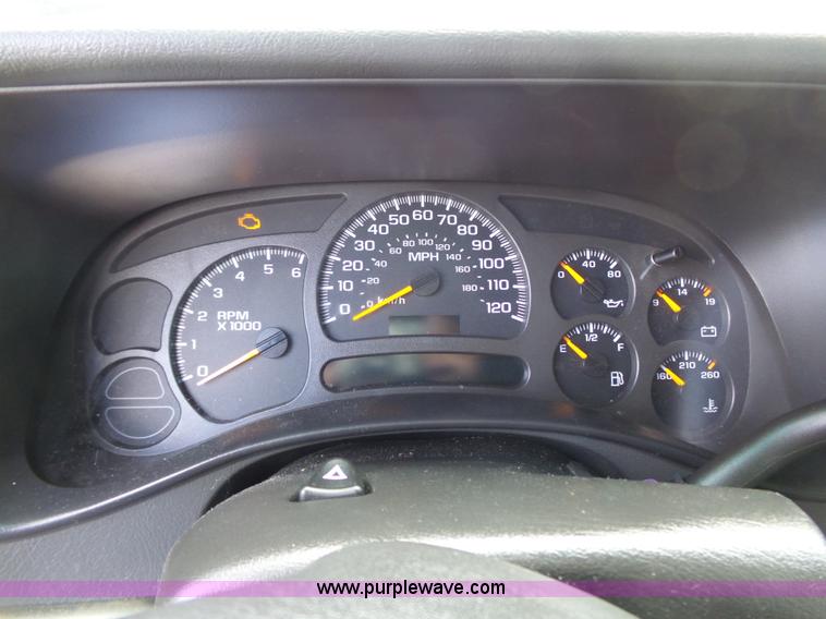 image for item J4106 2004 Chevrolet Avalanche pickup