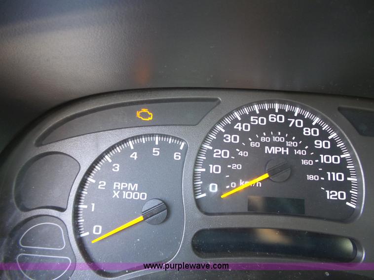 image for item J4106 2004 Chevrolet Avalanche pickup