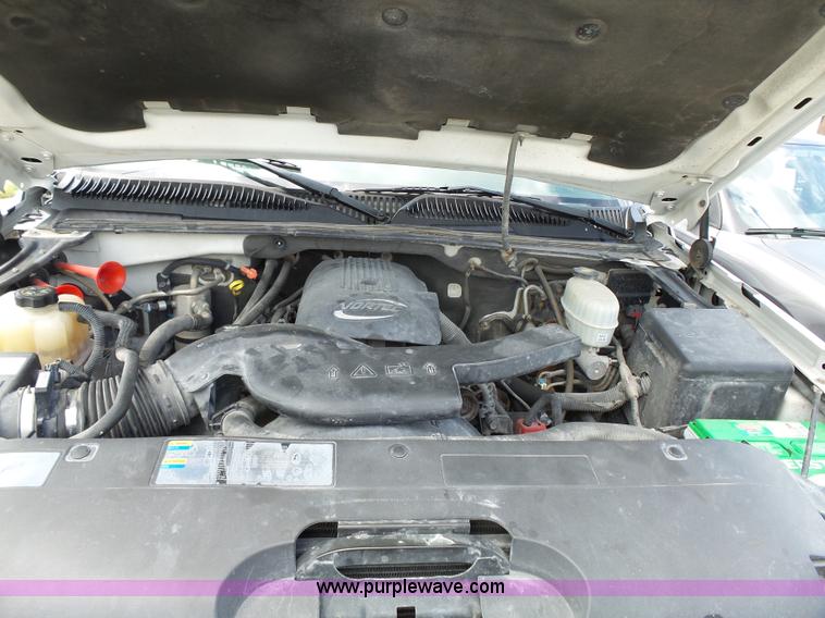 image for item J4106 2004 Chevrolet Avalanche pickup