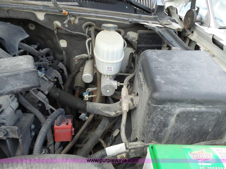 image for item J4106 2004 Chevrolet Avalanche pickup