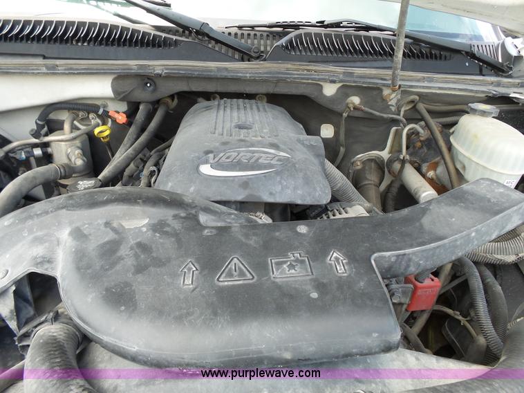 image for item J4106 2004 Chevrolet Avalanche pickup