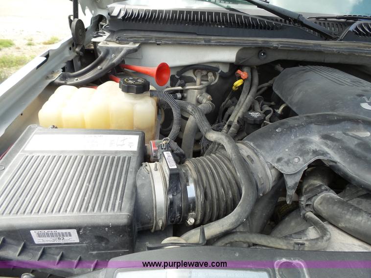 image for item J4106 2004 Chevrolet Avalanche pickup