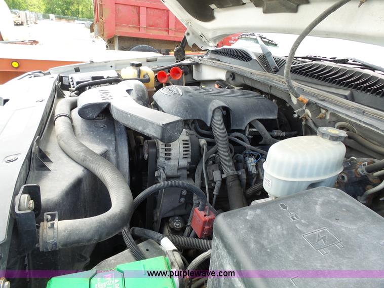 image for item J4106 2004 Chevrolet Avalanche pickup