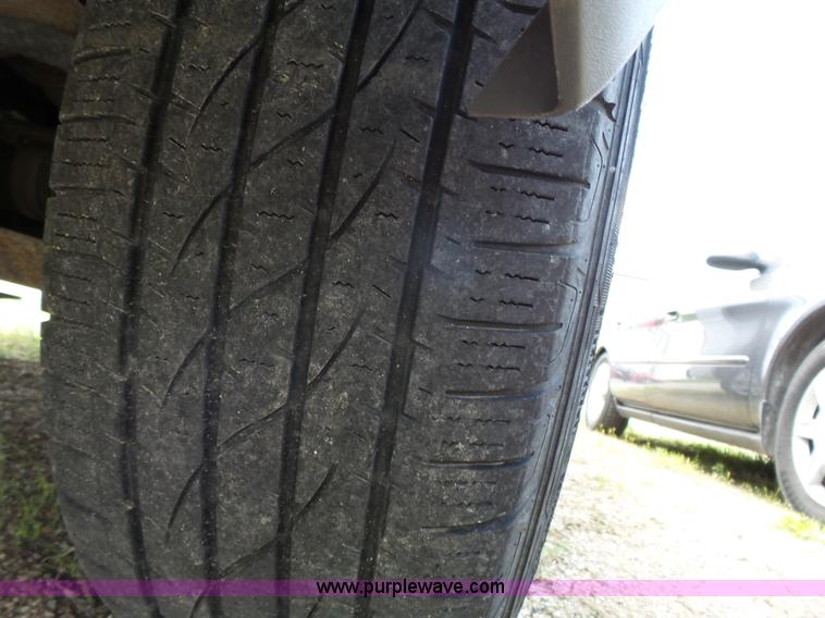 image for item J4106 2004 Chevrolet Avalanche pickup