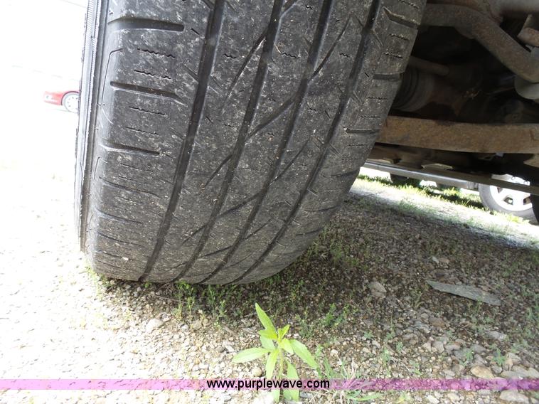 image for item J4106 2004 Chevrolet Avalanche pickup