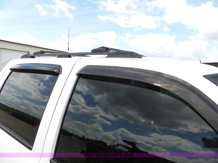 image for item J4106 2004 Chevrolet Avalanche pickup