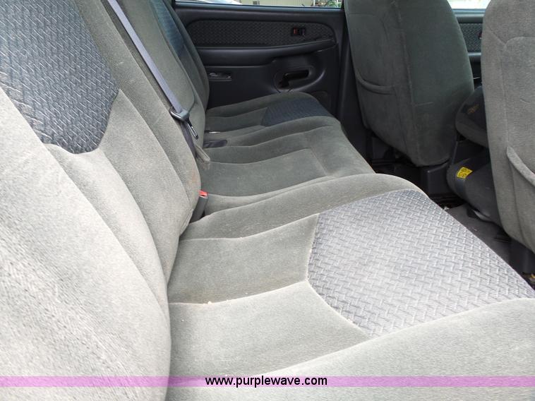 image for item J4106 2004 Chevrolet Avalanche pickup