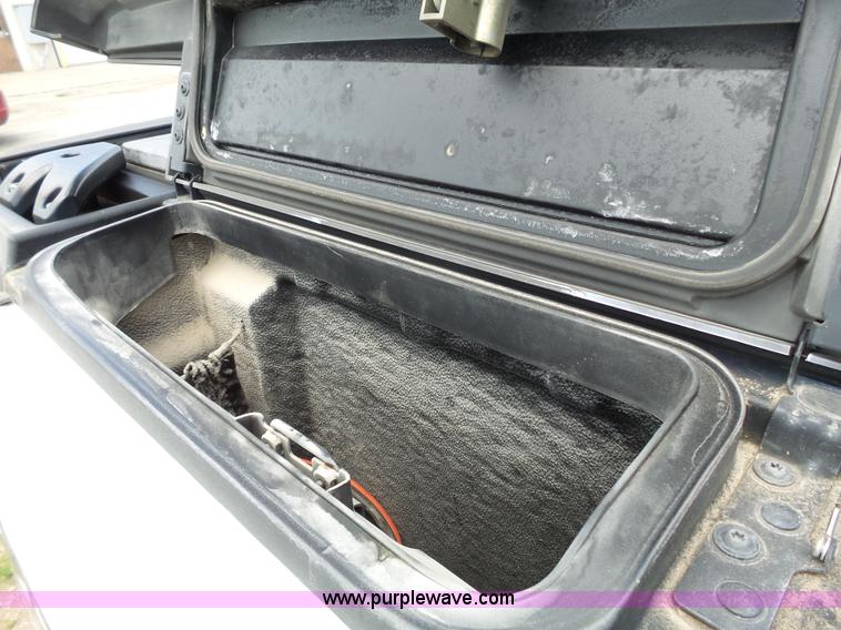 image for item J4106 2004 Chevrolet Avalanche pickup