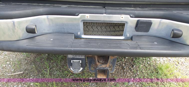 image for item J4106 2004 Chevrolet Avalanche pickup