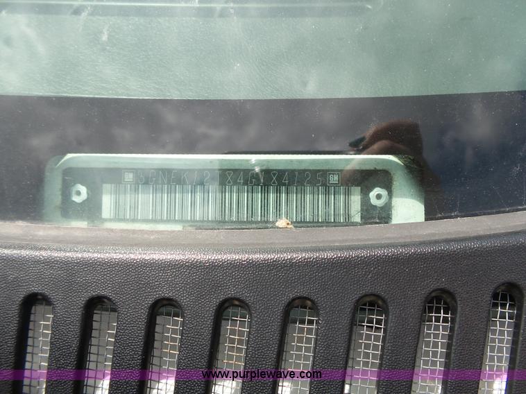 image for item J4106 2004 Chevrolet Avalanche pickup