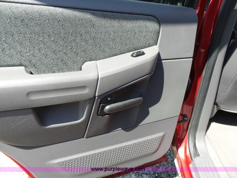 image for item J4107 2004 Ford Explorer SUV