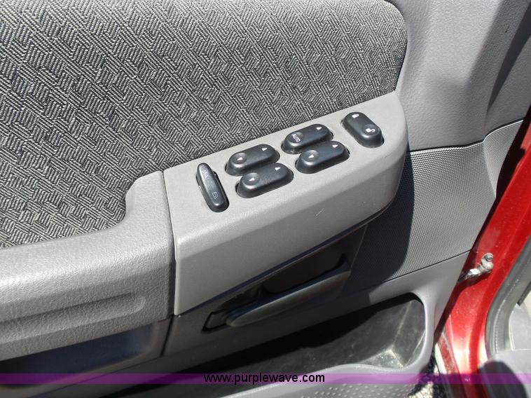 image for item J4107 2004 Ford Explorer SUV