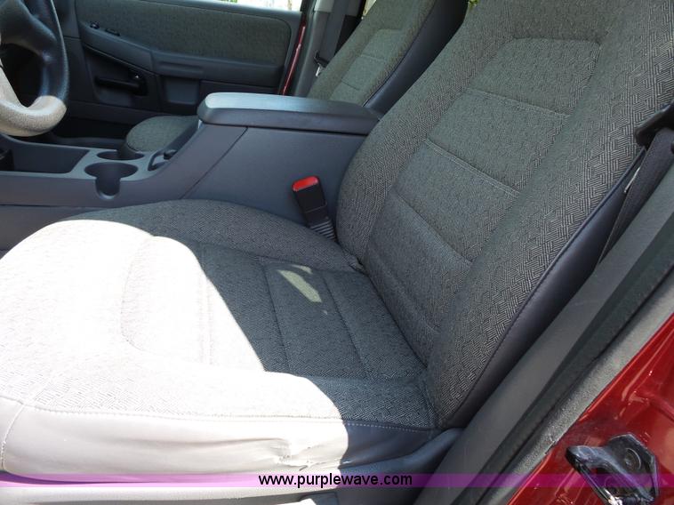 image for item J4107 2004 Ford Explorer SUV