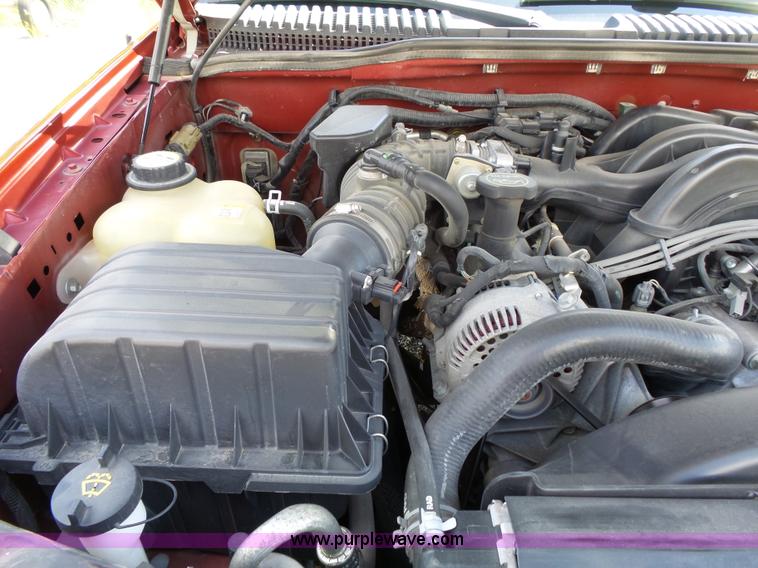 image for item J4107 2004 Ford Explorer SUV