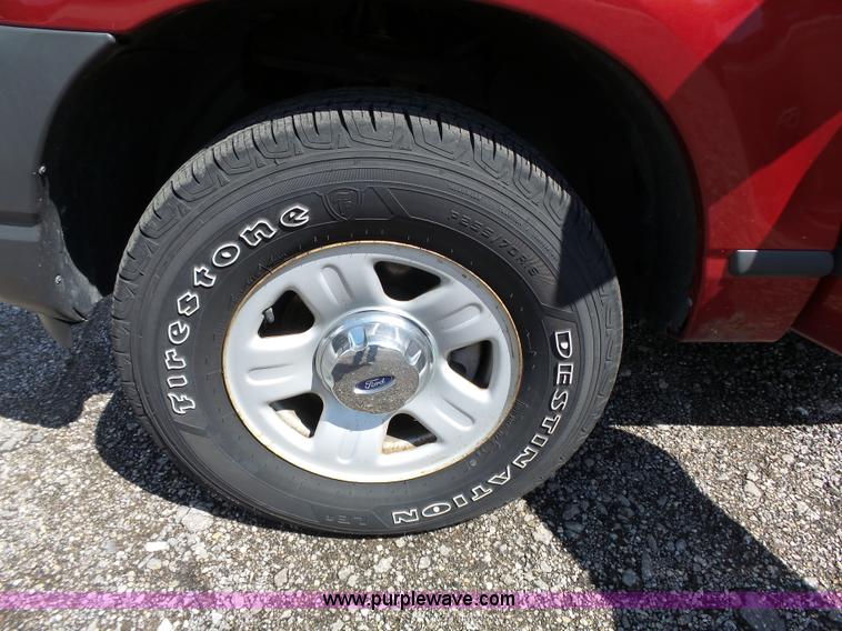 image for item J4107 2004 Ford Explorer SUV