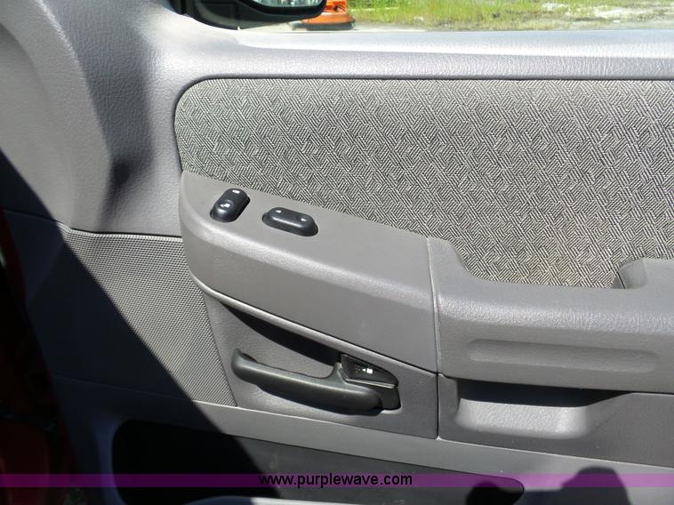 image for item J4107 2004 Ford Explorer SUV