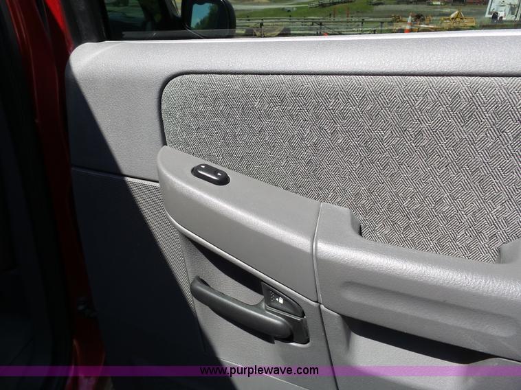 image for item J4107 2004 Ford Explorer SUV
