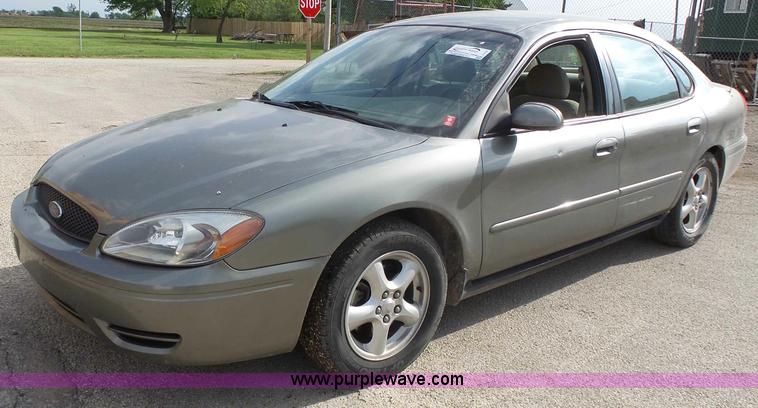image for item J4117 2004 Ford Taurus SES