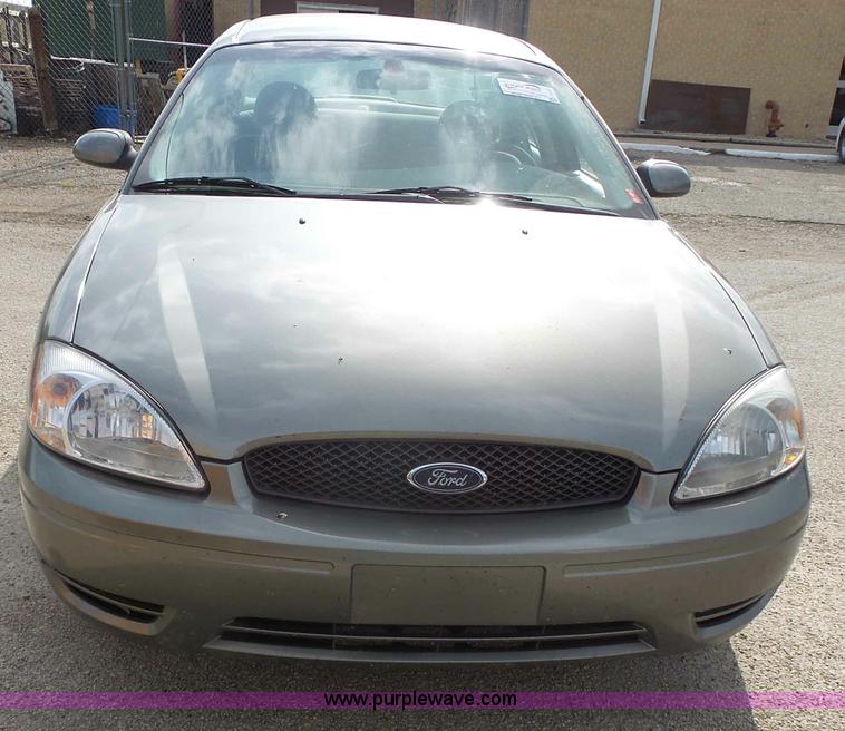 image for item J4117 2004 Ford Taurus SES