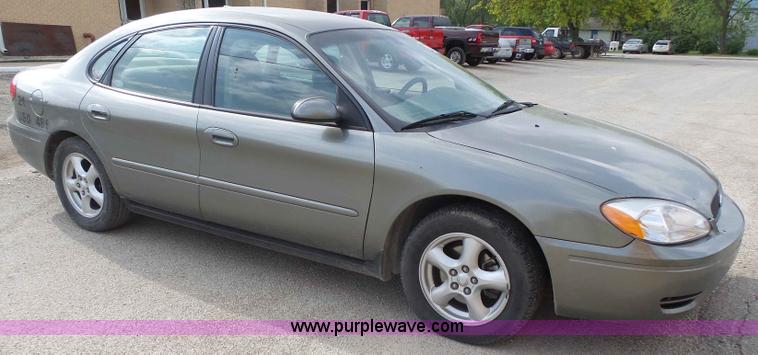 image for item J4117 2004 Ford Taurus SES