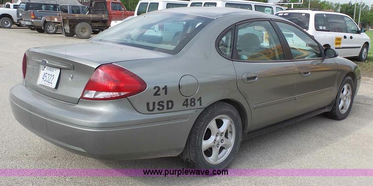 image for item J4117 2004 Ford Taurus SES