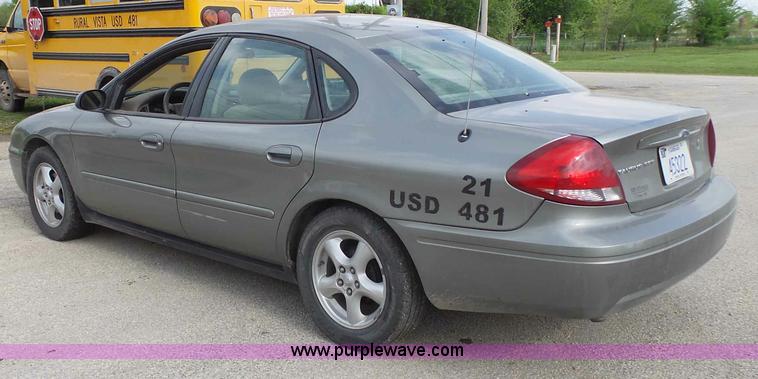 image for item J4117 2004 Ford Taurus SES