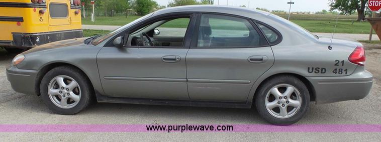 image for item J4117 2004 Ford Taurus SES