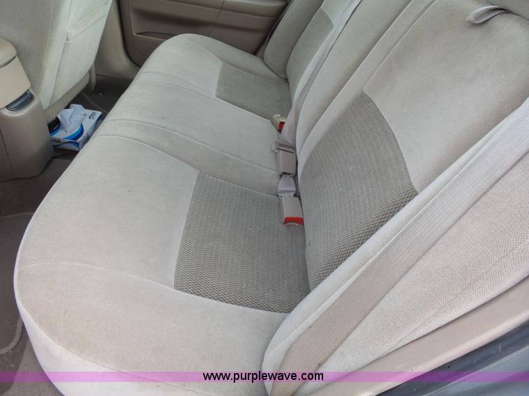 image for item J4117 2004 Ford Taurus SES