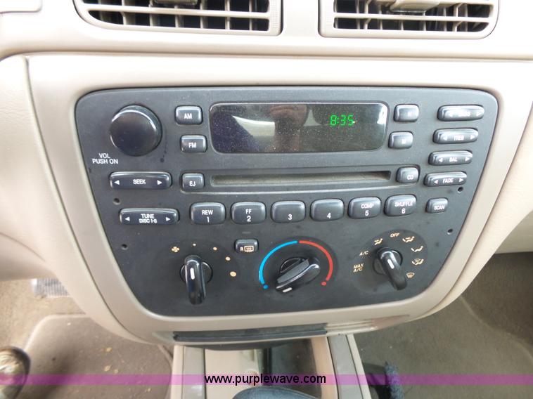 image for item J4117 2004 Ford Taurus SES