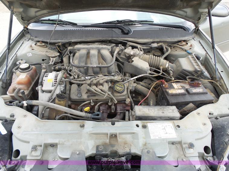 image for item J4117 2004 Ford Taurus SES