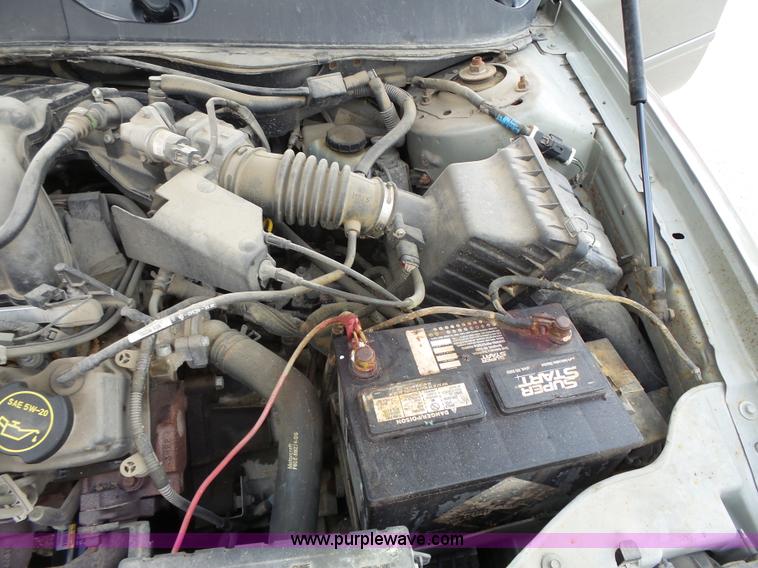 image for item J4117 2004 Ford Taurus SES