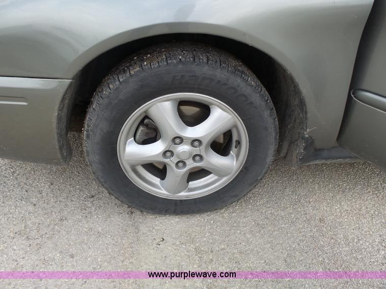 image for item J4117 2004 Ford Taurus SES