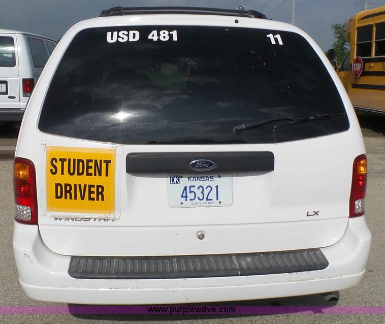 image for item J4126 2003 Ford Windstar LX van