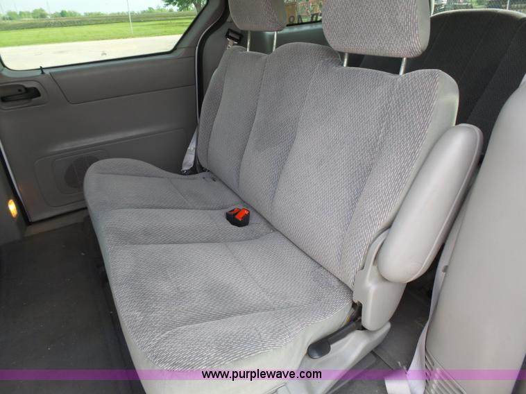 image for item J4126 2003 Ford Windstar LX van