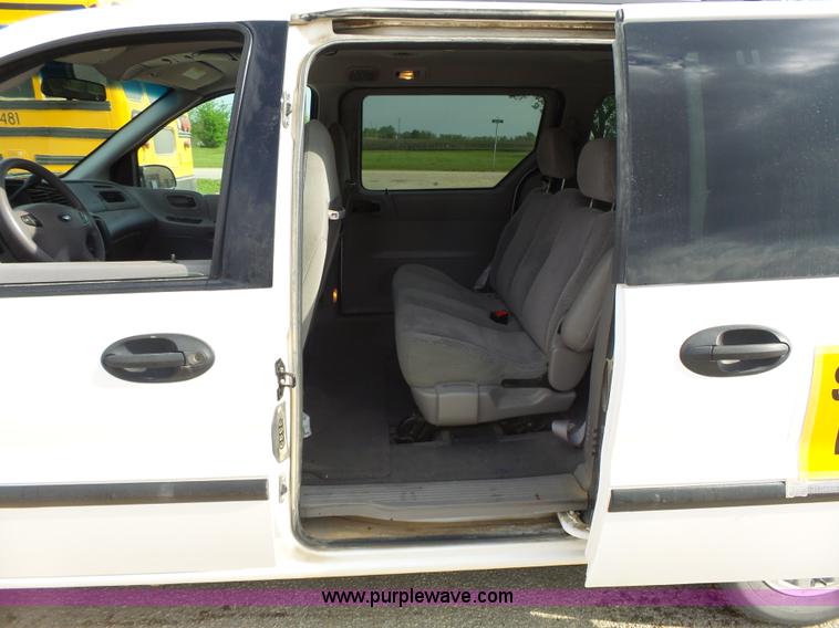 image for item J4126 2003 Ford Windstar LX van