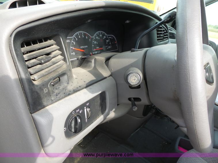 image for item J4126 2003 Ford Windstar LX van